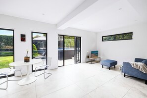 Interior - Luxe at Kings – Spacious 1BR Guest Suite with Pool & Garden Access (Vaucluse)