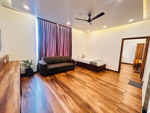 Habitació prèmium, vistes a la ciutat | Wifi gratuïta i roba de llit