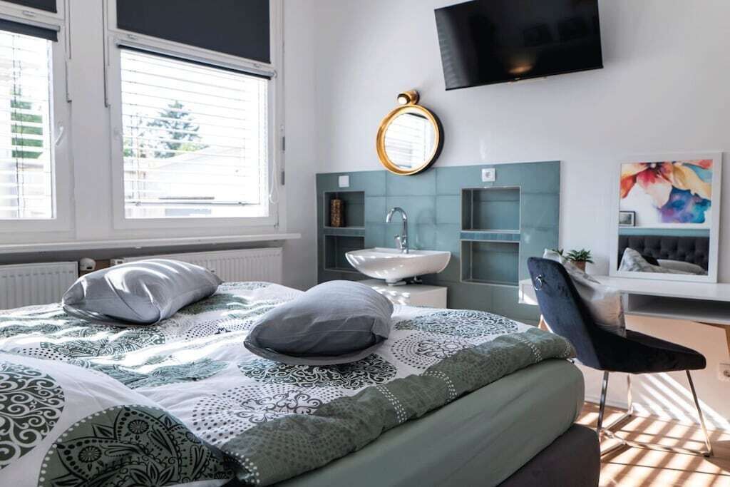 4 bedrooms, desk, iron/ironing board, free WiFi