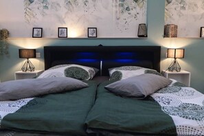 4 Schlafzimmer, Schreibtisch, Bügeleisen/Bügelbrett, kostenloses WLAN