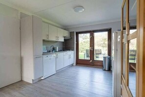 Refrigerador, microondas, placa de cocina, lavavajillas