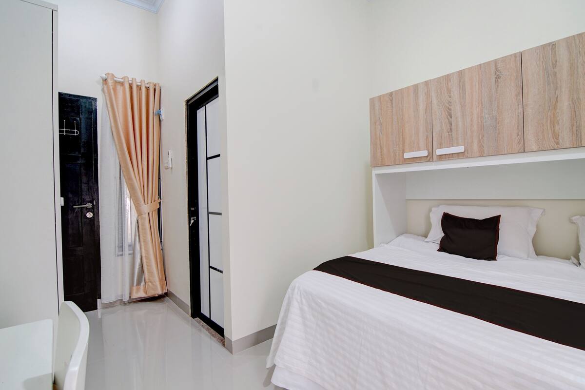 Quarto casal standard | Escrivaninha, Wi-Fi de cortesia, roupa de cama