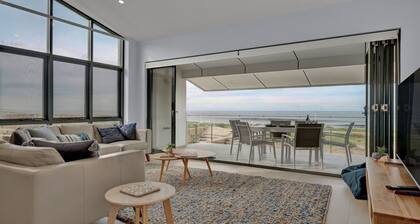 Time and Tides - Beachfront, Stunning Ocean Views.