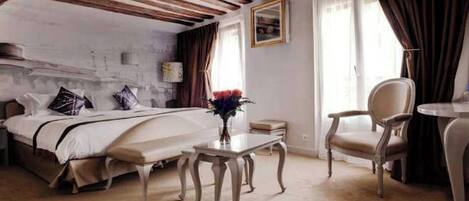 Desk, free WiFi, bed sheets