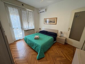 2 dormitorios, tabla de planchar con plancha, wifi y ropa de cama