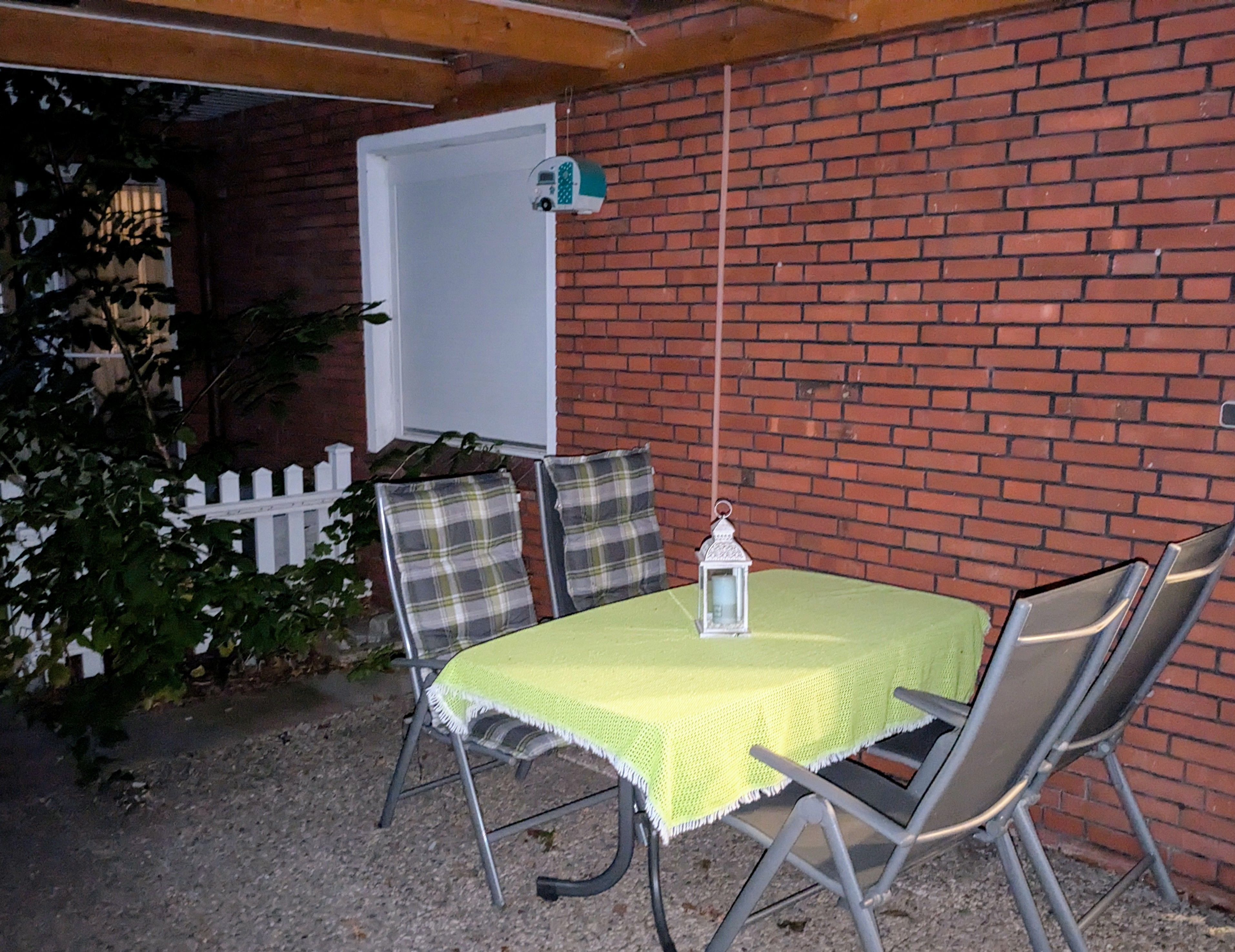 Terrasse und Eingangsbereich