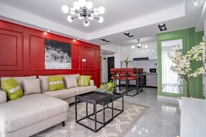 TV, fireplace