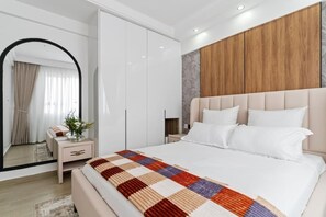 3 habitaciones, tabla de planchar con plancha, wifi y ropa de cama