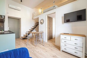 Smart TV, offices - a/c Mezzanine apt 2BR/4P - Place Garibaldi (Nice)
