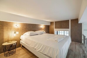 2 bedrooms, desk, iron/ironing board, Internet - a/c Mezzanine apt 2BR/4P - Place Garibaldi (Nice)