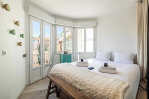 2 bedrooms, desk, iron/ironing board, Internet