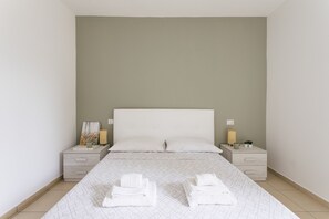 1 habitación, tabla de planchar con plancha, wifi gratis y ropa de cama 