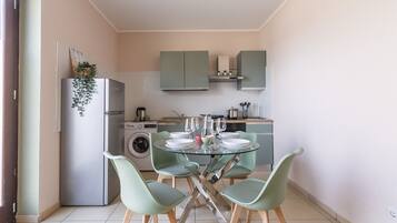 Kühlschrank, Mikrowelle, Ofen, Geschirrspüler