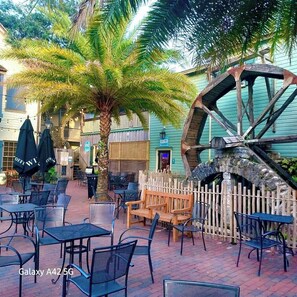 Outdoor dining - Oceanfront, Pool, Tennis, BBQ, Patio, Free Parking (St. Augustine)