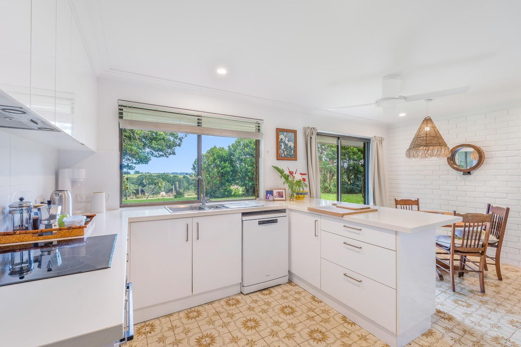 ميكروويف، موقد طهي مسطح، غسالة أطباق