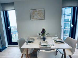 Dining - City Sky View Centre Luxe Apartment - 2 Bedrooms (Manchester)