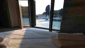 4 bedrooms, free WiFi, bed sheets