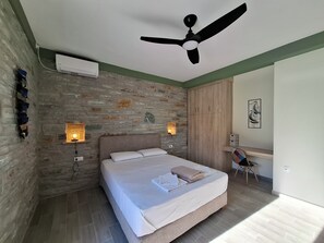 4 bedrooms, free WiFi, bed sheets - Bellevia Stone Pool Villa (Nea Styra)