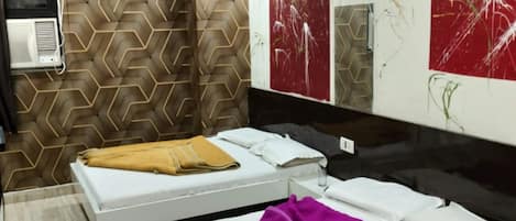 Free WiFi, bed sheets