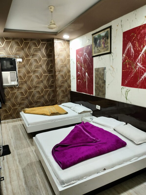 Free WiFi, bed sheets - Hotel Moon Sky Ajmer Good Facility (Ajmer)