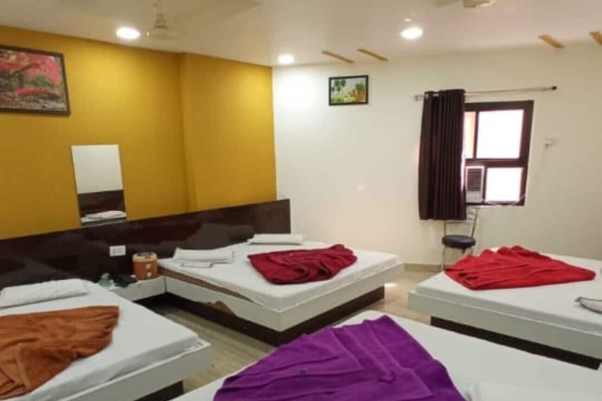 Free WiFi, bed sheets
