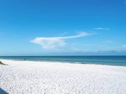 Coastal Gem - Steps to Beach & Sunset Views & Best Location