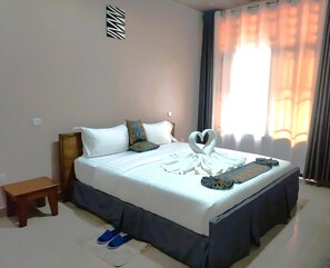 Quarto casal, sacada | Escrivaninha, Wi-Fi de cortesia