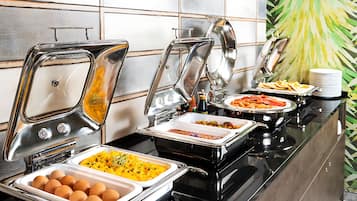 Free daily buffet breakfast