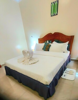 Herbergi - svalir | Skrifborð, ókeypis þráðlaus nettenging