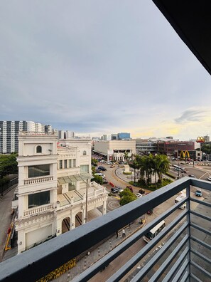 Room, 1 Bedroom, Balcony, City View | Property grounds