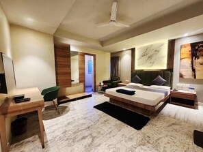 Habitación doble superior, vista a la ciudad | Wifi gratis y ropa de cama 