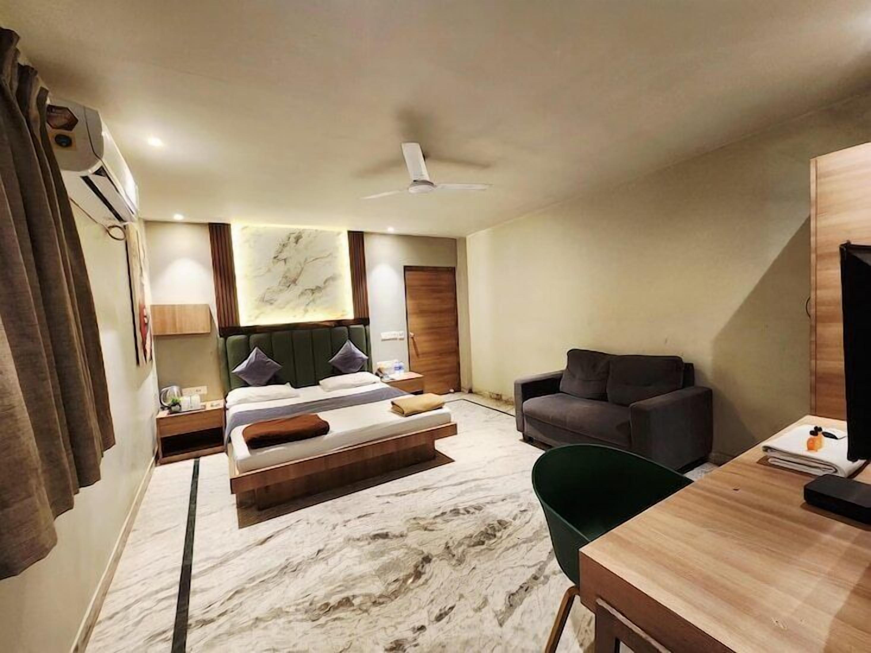 Superior Double Room, City View | Free WiFi, bed sheets