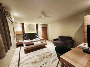 Habitación doble superior, vista a la ciudad | Wifi gratis y ropa de cama 