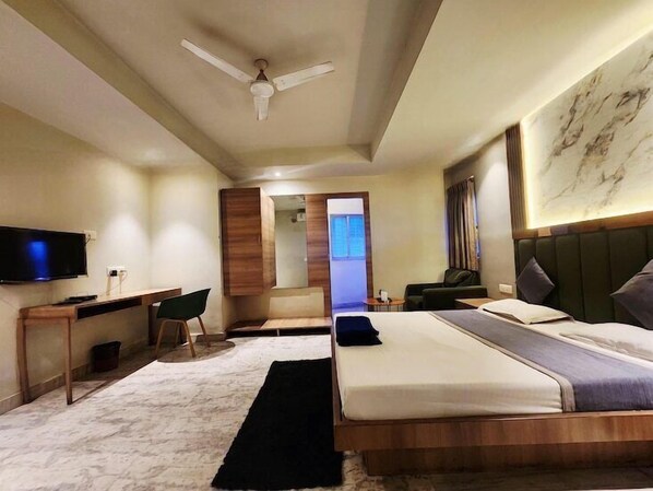 Superior Double Room, City View | Free WiFi, bed sheets - Hotel The Crest (Kolkata)