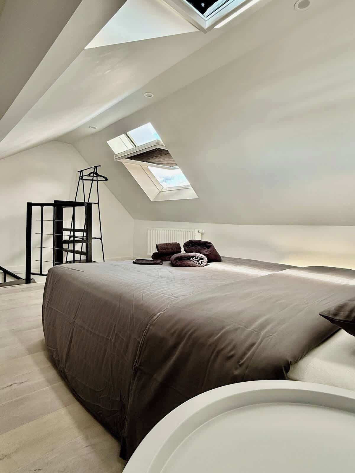 1 slaapkamer, een strijkplank/strijkijzer, wifi, beddengoed