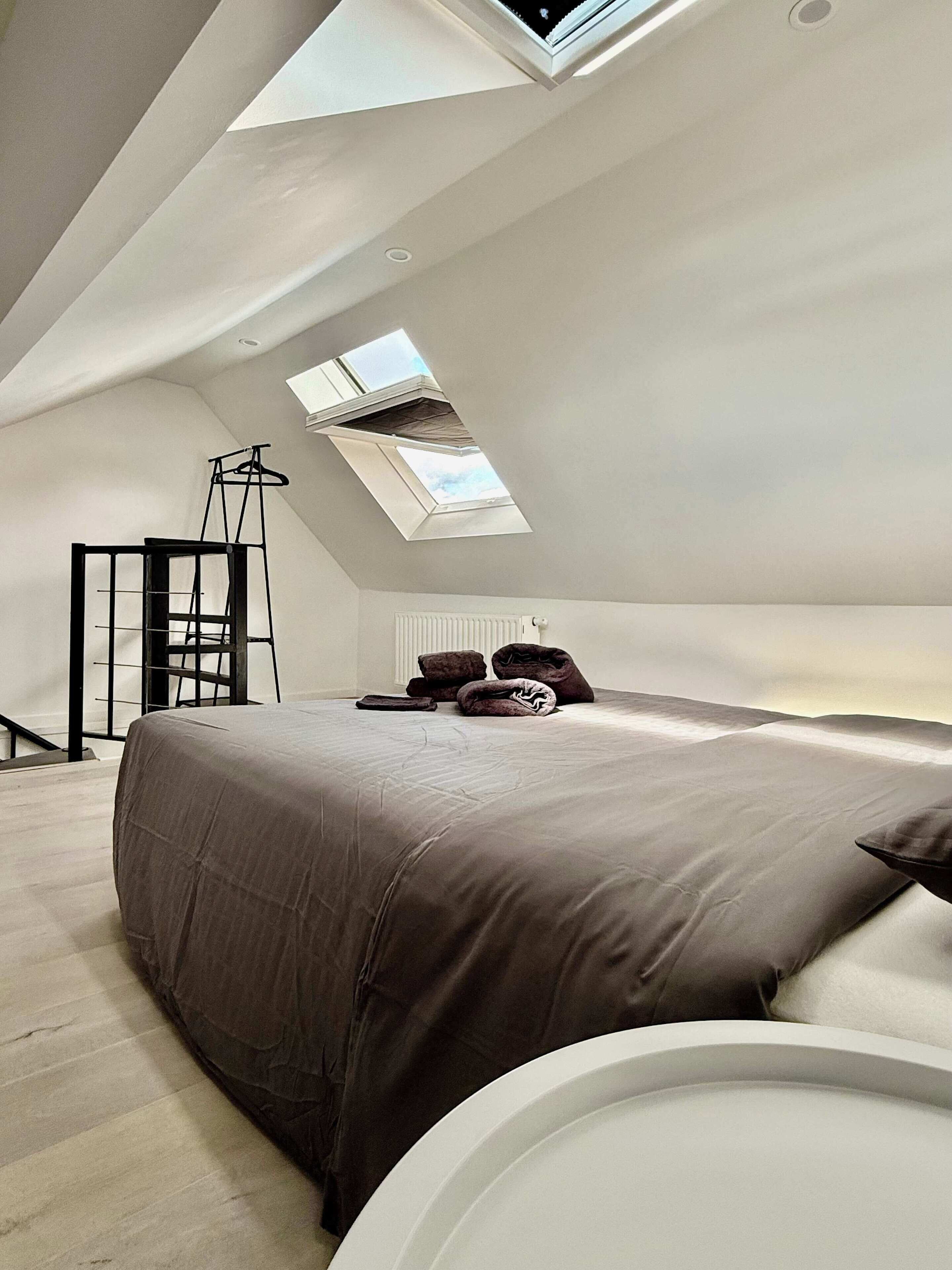 1 多间卧室、熨斗/熨衣板、WiFi、床单