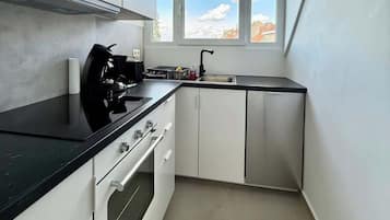 Réfrigérateur, four, lave-vaisselle, cafetiÚre/bouilloire