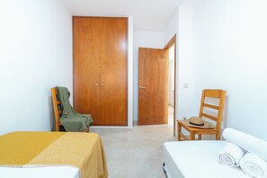 4 bedrooms, bed sheets
