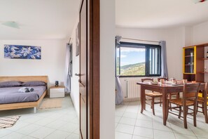 2 bedrooms, WiFi, bed sheets - Holiday Home 'Cuccureddu 2' with Sea View, Wi-Fi and Air Conditioning (Jerzu)