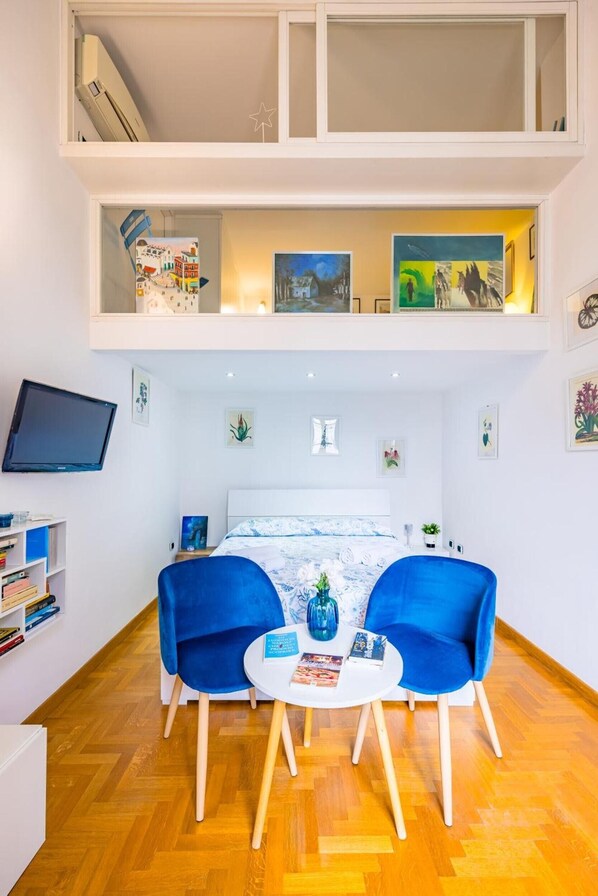 3 bedrooms, desk, iron/ironing board, WiFi