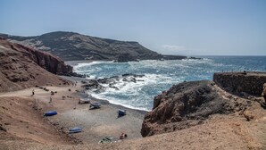 A coastal landscape with rocky terrain, a beach, and the ocean. - Holiday Home '2' with Wi-Fi and Air Conditioning (El Golfo)