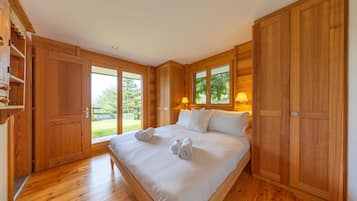 4 bedrooms, free WiFi, bed sheets