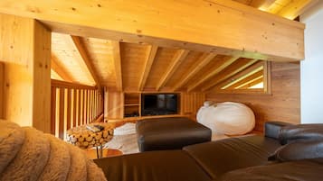 TV, caminetto, lettore DVD