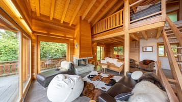 TV, caminetto, lettore DVD