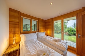 4 bedrooms, free WiFi, bed sheets