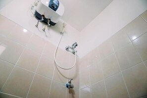 Ducha, toallas, jabón, shampoo