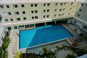 Kolam renang terbuka