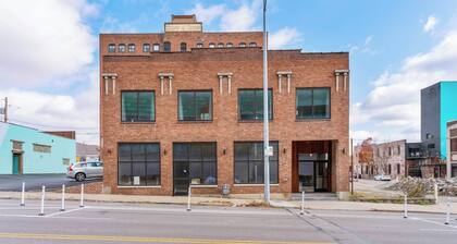 Oak St. #3 Modern 1BR Loft | Steps to T-Mobile + Power & Light | Free Parking