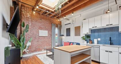 Oak St. #3 Modern 1BR Loft | Steps to T-Mobile + Power & Light | Free Parking