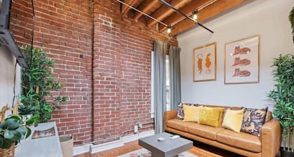 Oak St Loft #5 | 1BR Walk to T-Mobile, Power&Light